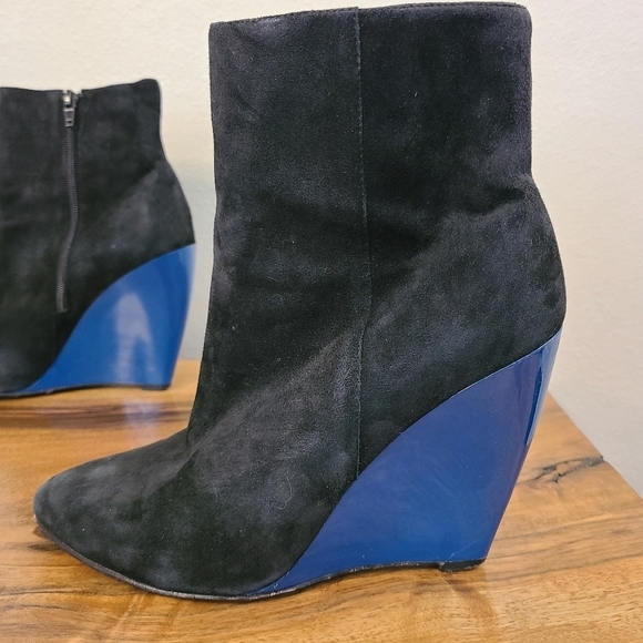 Pour la Victoire Ravel Suede Black & Blue Wedge Booties - Picture 3 of 15